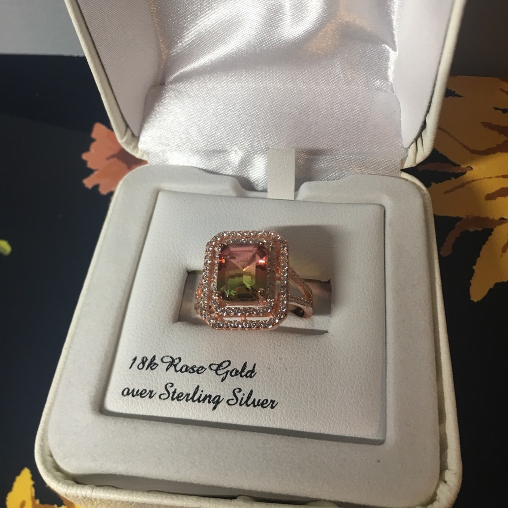 New. 18k rose gold watermelon tiered ring. Sz 8